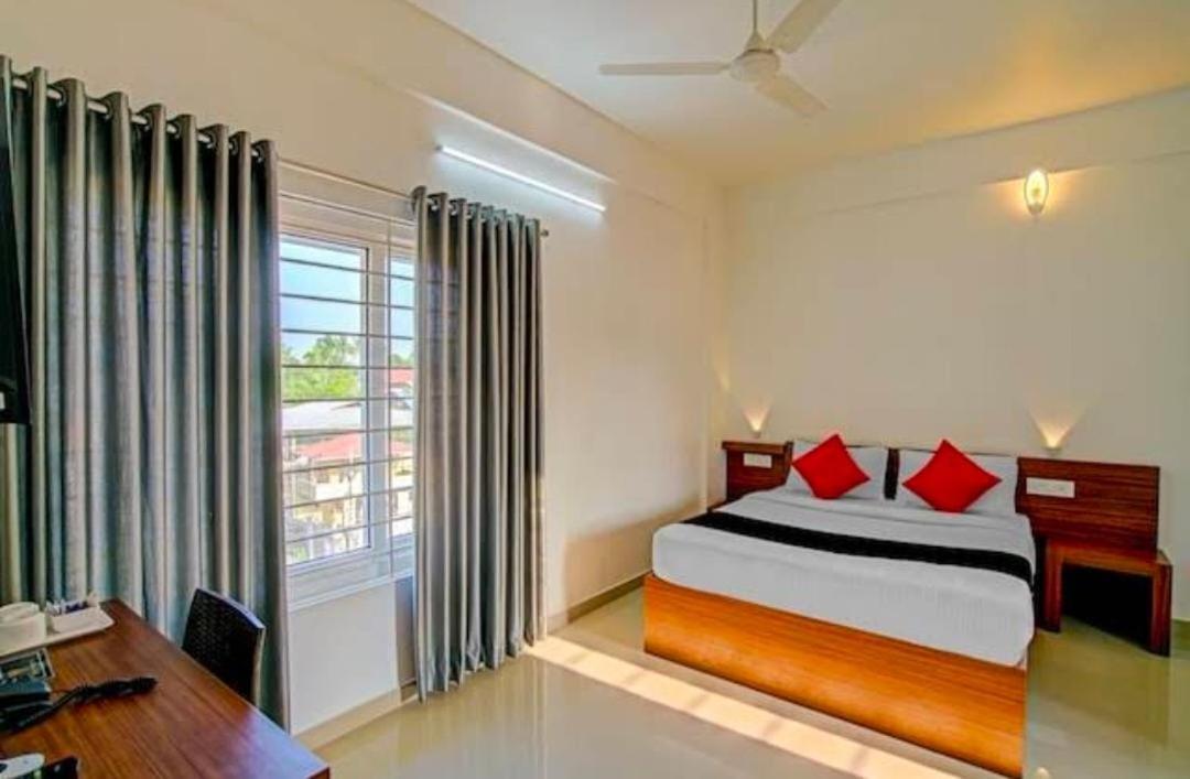 Phoenix Holidays Kochi Eksteriør billede